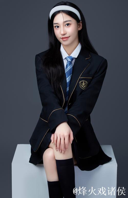 探索精致国产精品制服之美 探索精致国产精品制服之美